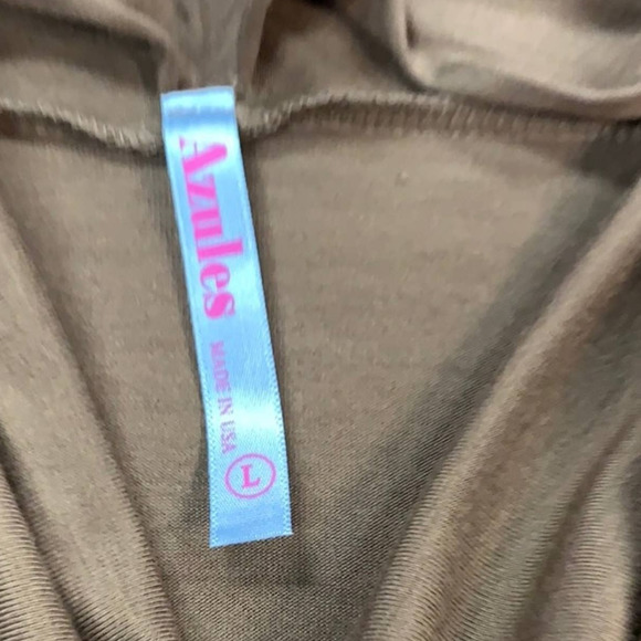 Azules Gathered V Neck Blouse - Picture 3 of 6